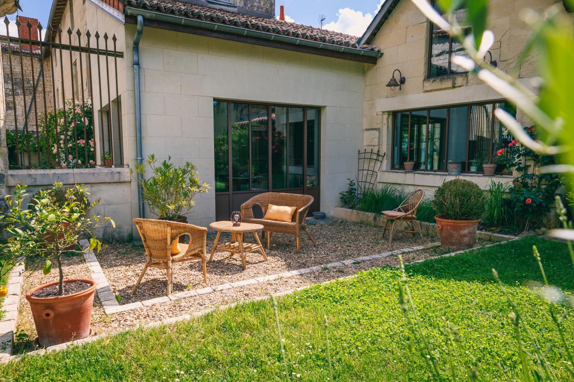 Le Prieure Sainte Croix Hotel Loudun Ngoại thất bức ảnh